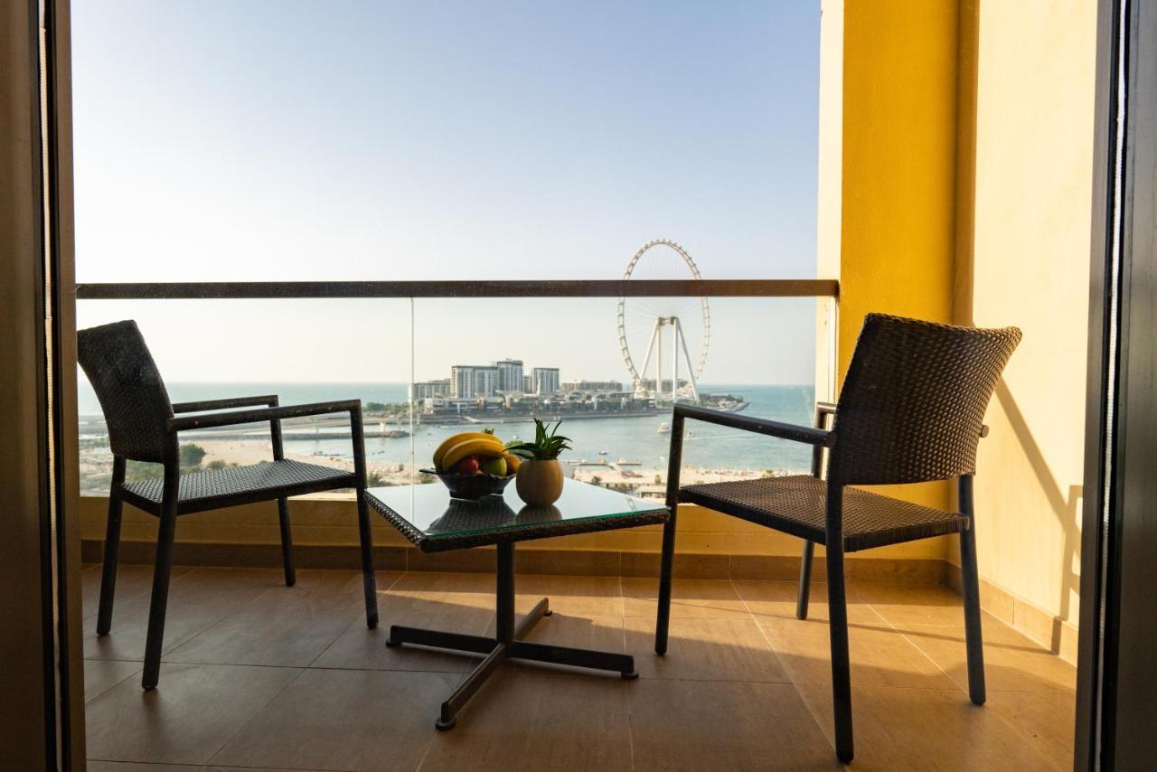 Amwaj Rotana, Jumeirah Beach - Dubai Exterior photo A balcony at Jumeirah Beach Hotel