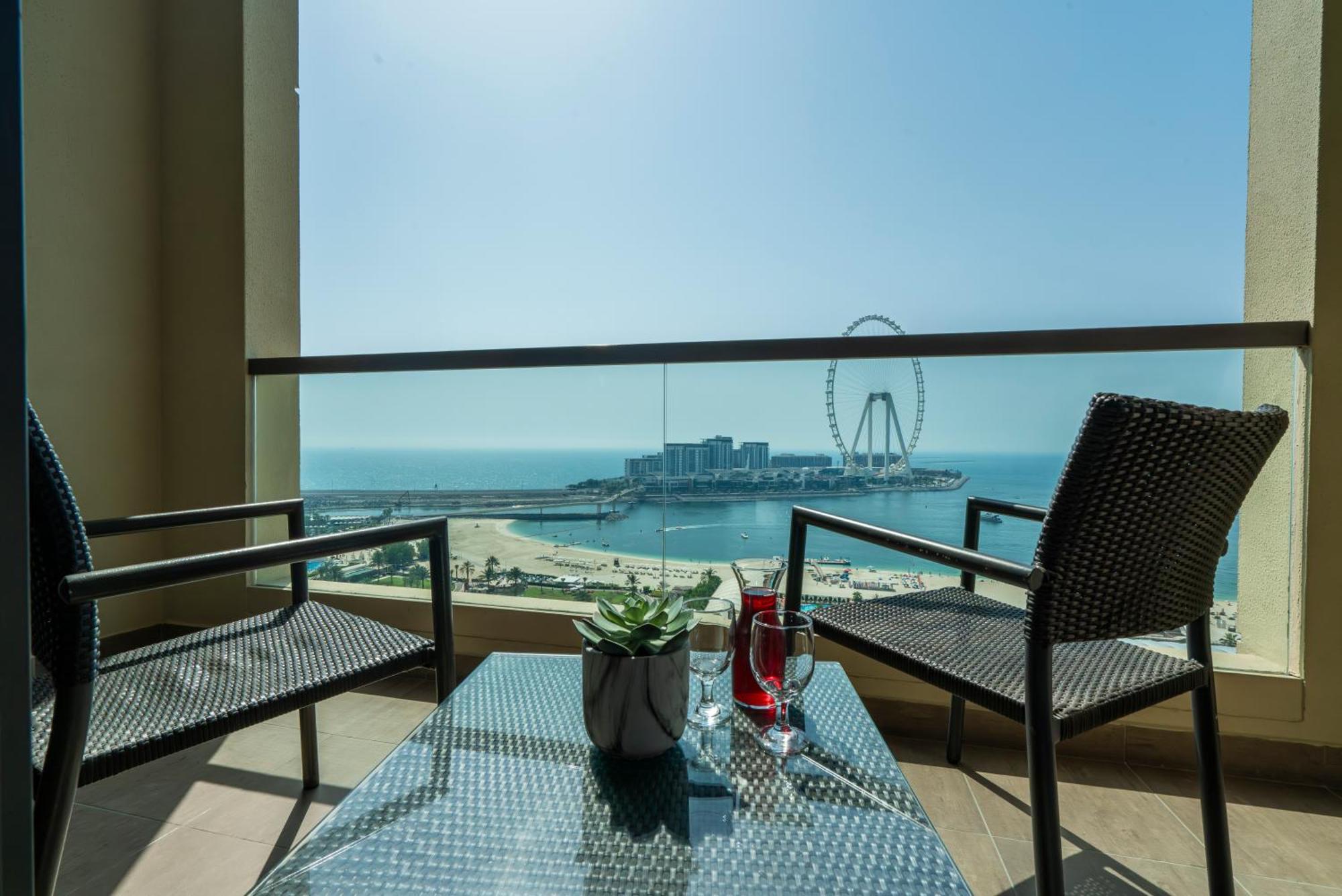 Amwaj Rotana, Jumeirah Beach - Dubai Hotel Room photo View of the Palm Jumeirah from the hotel