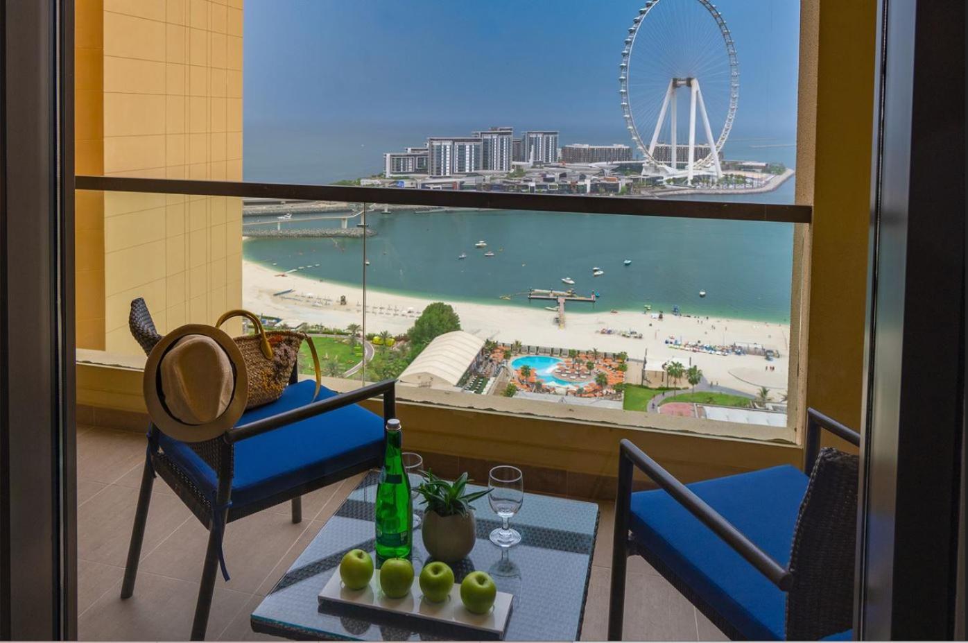 Amwaj Rotana, Jumeirah Beach - Dubai Exterior photo A view of the Palm Jumeirah from a hotel room